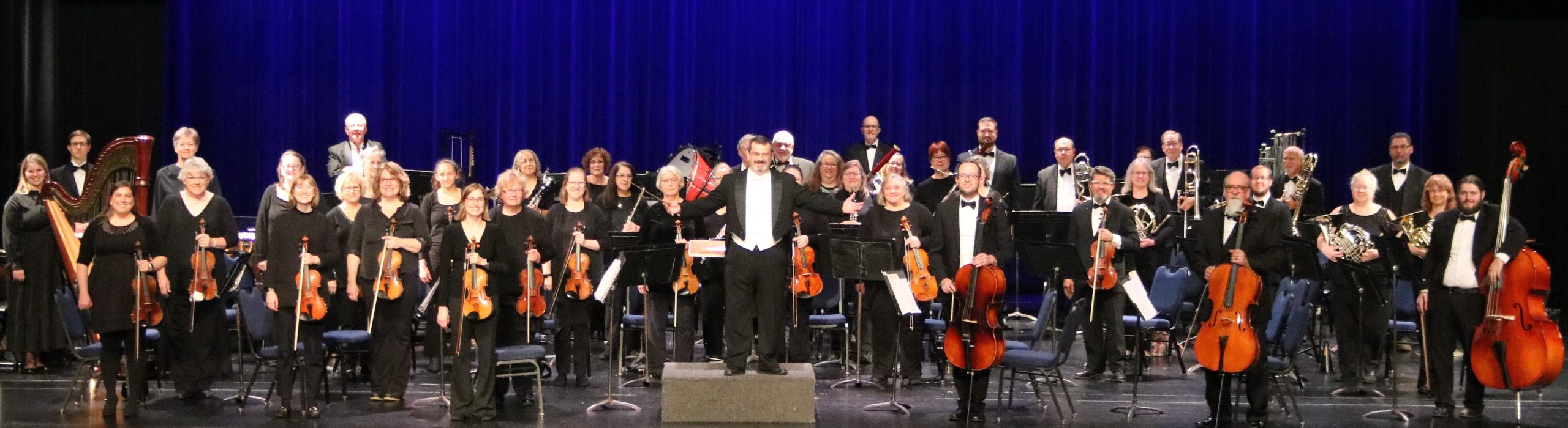 Picture of whole orchestra.